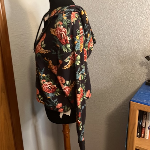 Alice and Olivia Cropped Floral Hoodie - Picture 3 of 9